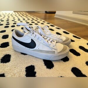 Nike Blazer Low 77 Casual Shoes size 5 Youth